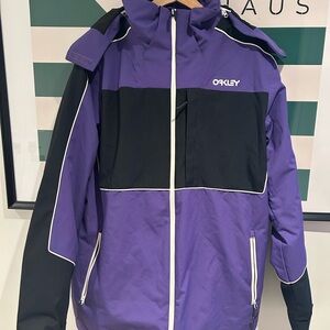 Oakley Men’s Ski Snowboard Jacket L Purple Black Hooded Performance Fit